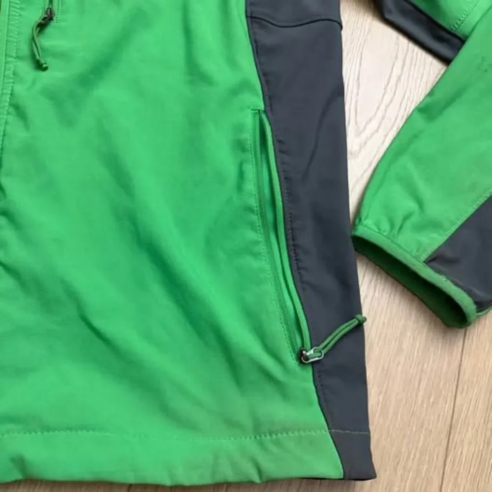 The North Face Softshell Jacket men’s size medium green